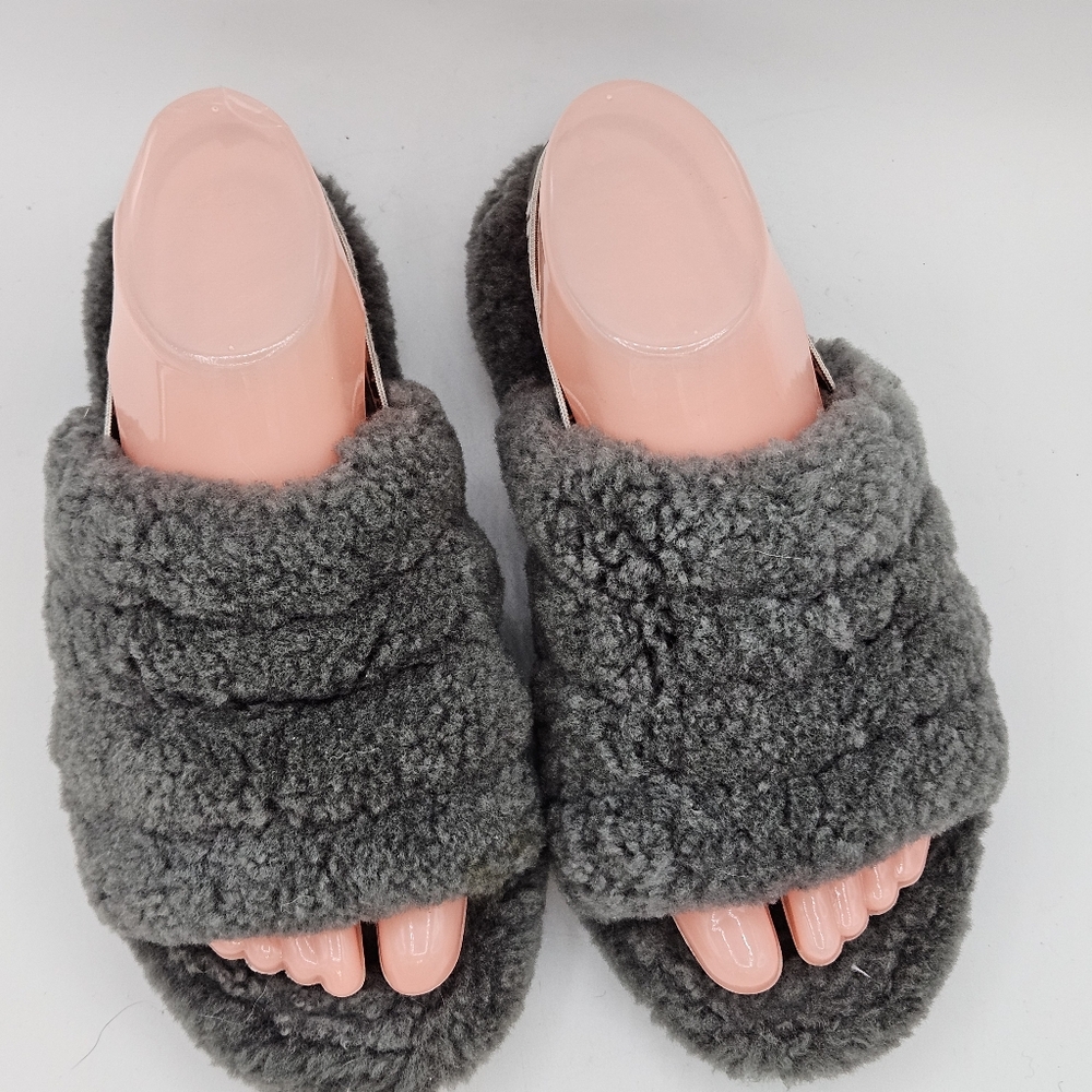 Ugg Classic fluffy sherpa slippers size 5 - Picture 15 of 16